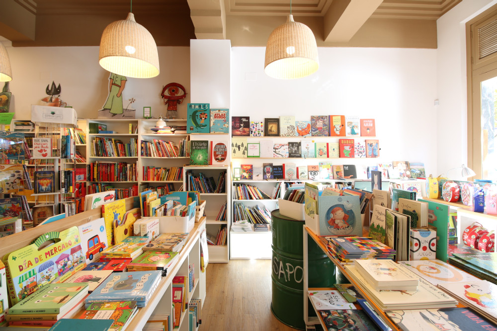 Librería Sopa de sapo: muchos de los libros que salen de nuestra librería lo hacen con la intención de llegar a lo más profundo del corazón de un niño o niña