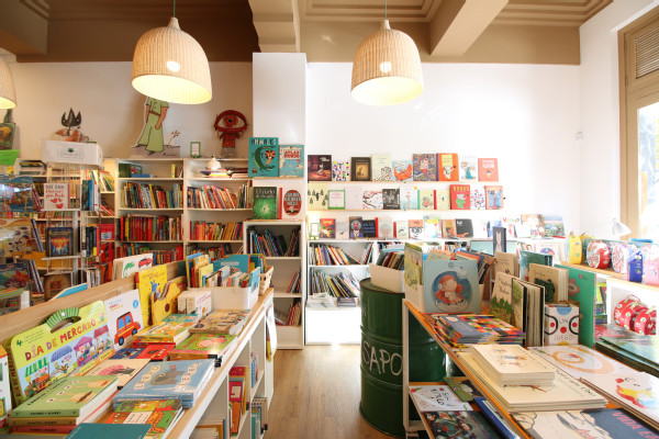 Librería Sopa de sapo: muchos de los libros que salen de nuestra librería lo hacen con la intención de llegar a lo más profundo del corazón de un niño o niña